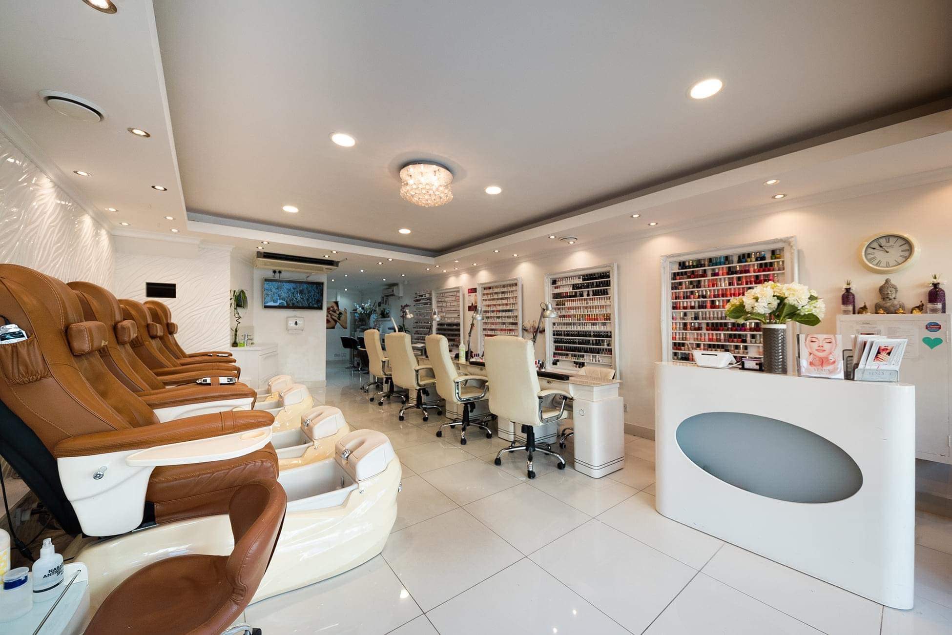 Best Nail Salons in St Kilda | Bookwell
